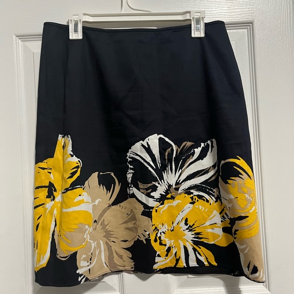 Tahari Skirt - Picture 5 of 5